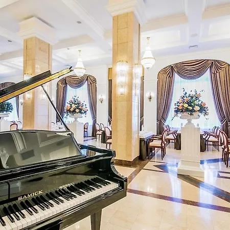 Hotel Minsk מלון מינסק