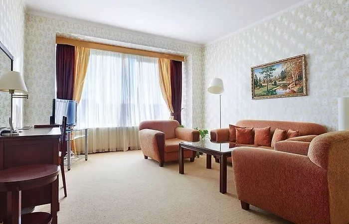 Готель Hotel Minsk 4*