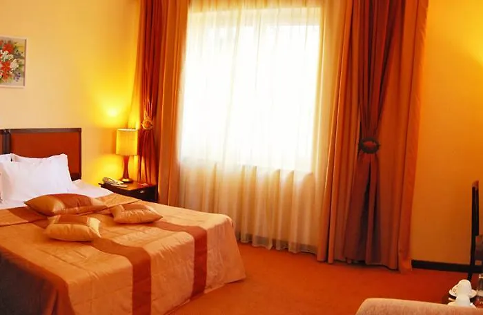 Готель Hotel Minsk